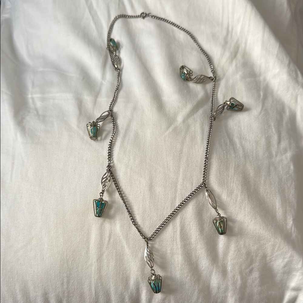 Elegant Silver and Green Pendant Necklace